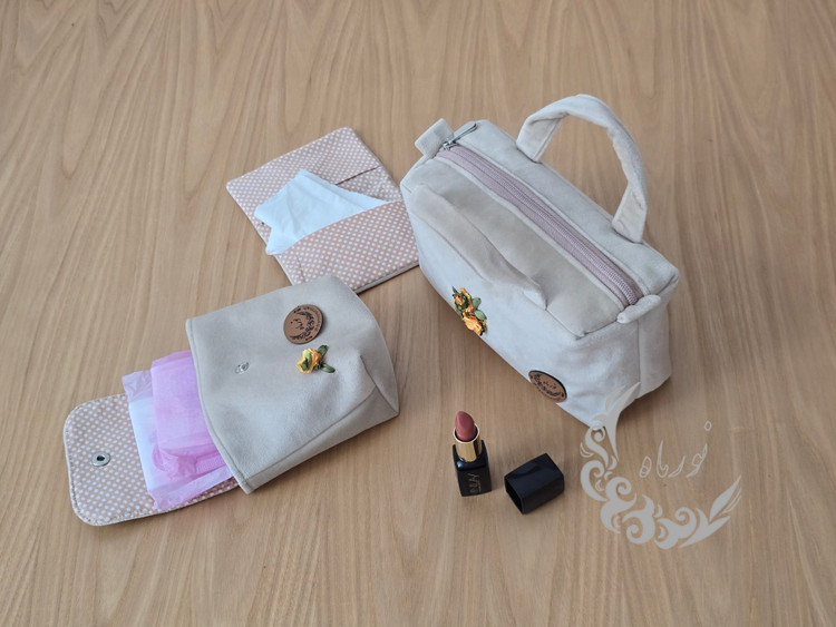 کیف آرایشی بهداشتی طرح سه نگار مخمل